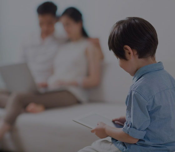 12歲少年玩手機致頸椎提前衰老三十歲！