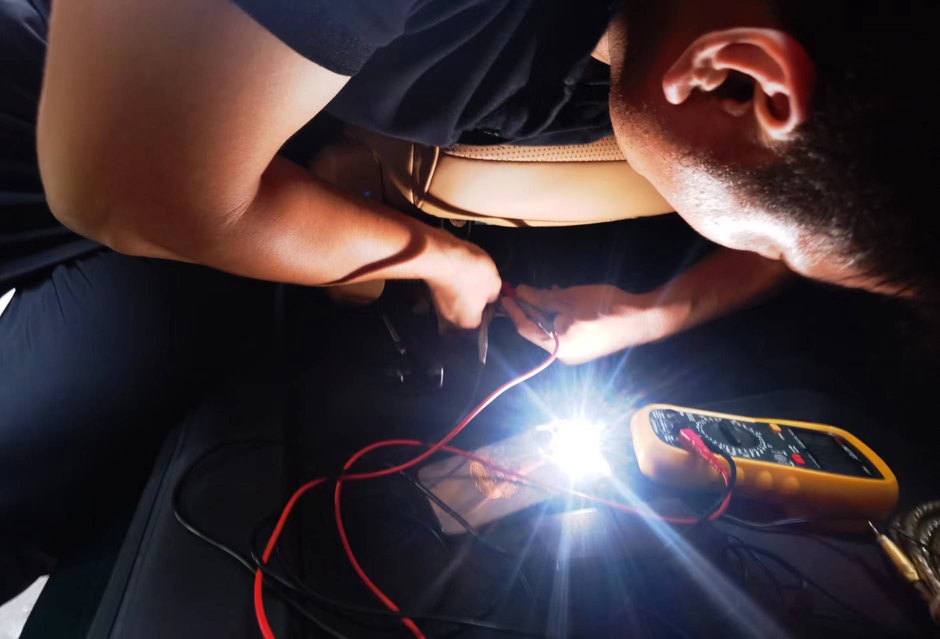 這樣體驗音樂新能源汽車座椅就可以體驗到體感音樂律動帶來的高效身心放松。